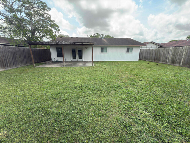 1927 Sean Dr in Corpus Christi, TX - Foto de edificio - Building Photo