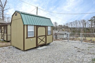 152 Oak Hill Rd in Candler, NC - Building Photo - Building Photo