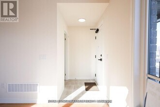 11 Baynes Wy in Bradford West Gwillimbury, ON - Building Photo - Building Photo