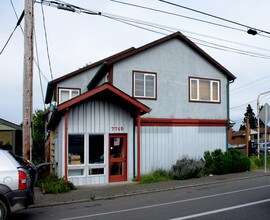 7749 24th Ave NW in Seattle, WA - Foto de edificio - Building Photo