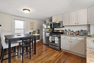 68 Pleasant St, Unit 2 in Cambridge, MA - Foto de edificio - Building Photo