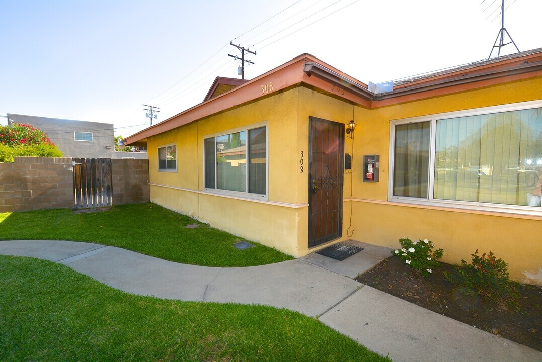 308 N Azusa Ave in Azusa, CA - Building Photo