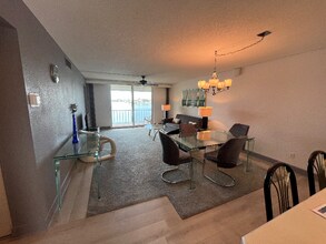 7910 Sun Island Dr S in South Pasadena, FL - Building Photo - Building Photo