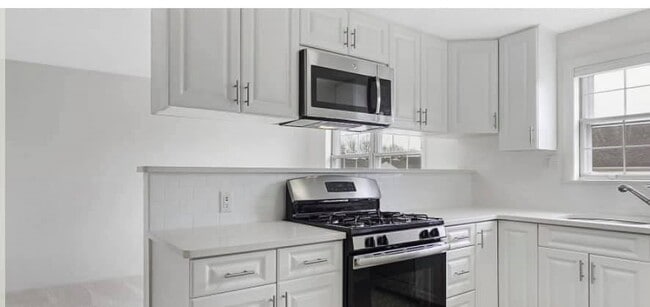 200 Bedford Rd in Woburn, MA - Building Photo - Building Photo