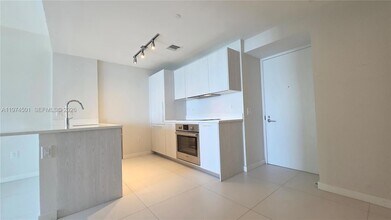 501 NE 31st St, Unit 2404 in Miami, FL - Foto de edificio - Building Photo