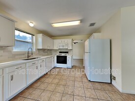 22118 Kenlake Dr in Katy, TX - Building Photo