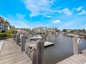 911 Gardenia Dr in Delray Beach, FL - Building Photo