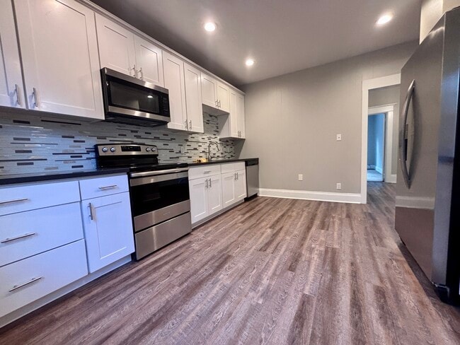 718 NW 21st Ave, Unit B in Portland, OR - Building Photo - Building Photo