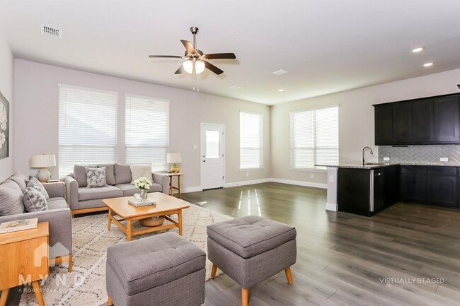 6002 S 14th St in Midlothian, TX - Foto de edificio - Building Photo