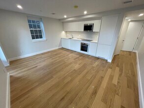 16 Fleet St, Unit 7 in Boston, MA - Building Photo - Building Photo