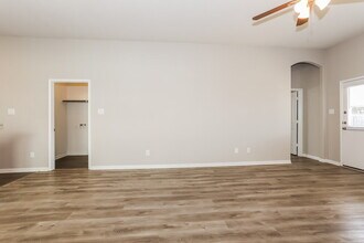 15153 Meadow Glen S in Cut And Shoot, TX - Building Photo - Building Photo