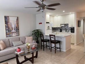 111 Kent St in West Palm Beach, FL - Foto de edificio - Building Photo