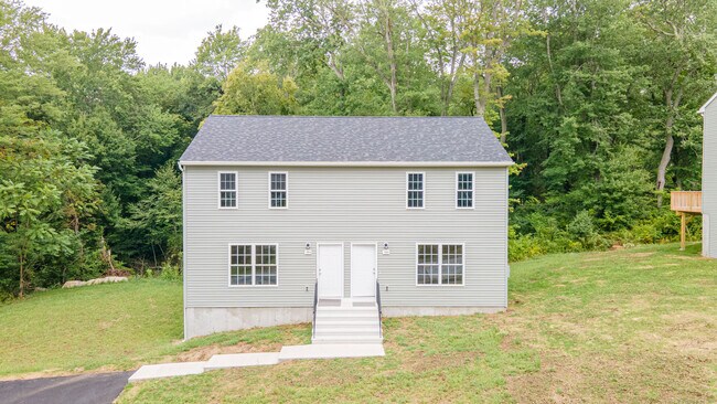 152 Grove Ave in Groton, CT - Building Photo - Building Photo