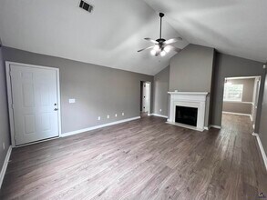 221 Deer Track Ct in Warner Robins, GA - Building Photo - Building Photo