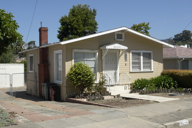 3223 63rd Ave in Oakland, CA - Building Photo - Building Photo