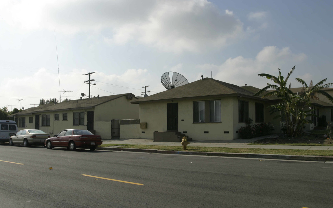 11702 S Vermont Ave in Los Angeles, CA - Building Photo