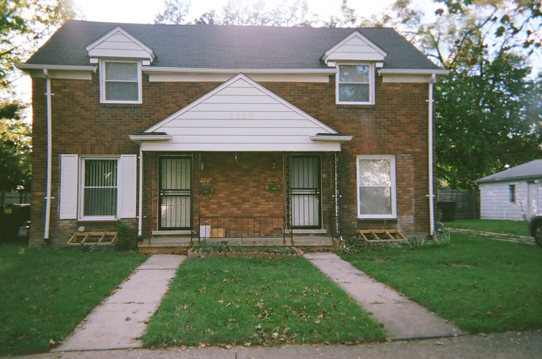 16767 Evergreen Rd in Detroit, MI - Building Photo