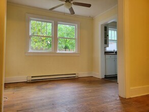 76 Lanvale Ave, Unit 2 in Asheville, NC - Foto de edificio - Building Photo
