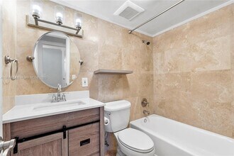 300 Madeira Ave, Unit 201 in Coral Gables, FL - Building Photo - Building Photo