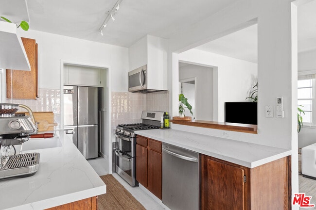 668 Marr St in Los Angeles, CA - Building Photo - Building Photo