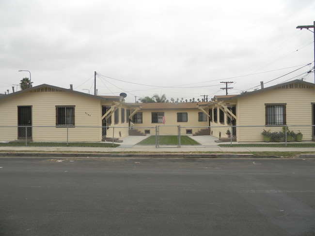 3106 W 27th St in Los Angeles, CA - Building Photo - Building Photo