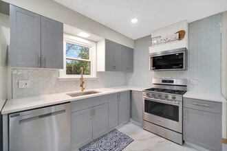 22W362 Hackberry Dr in Glen Ellyn, IL - Building Photo - Building Photo