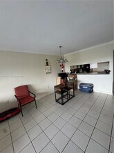 10155 NW 9th St Cir in Miami, FL - Building Photo - Building Photo