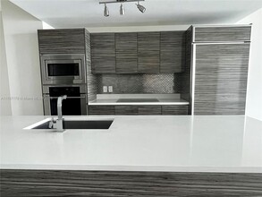 460 NE 28th St, Unit # 1606 in Miami, FL - Building Photo - Building Photo