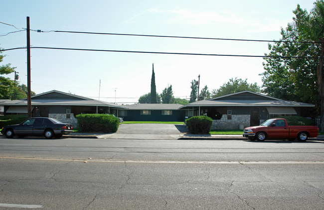 3012-3028 N Fruit Ave in Fresno, CA - Foto de edificio - Building Photo