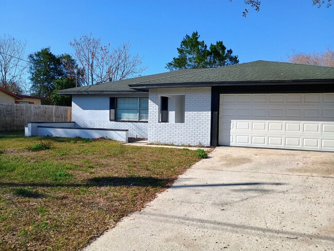 11151 Holbrook St in Spring Hill, FL - Building Photo - Building Photo