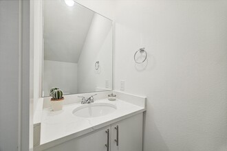 9632 Habitat St, Unit 37 in Houston, TX - Building Photo - Building Photo