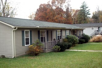 612 Higate Rd in Hendersonville, NC - Building Photo - Building Photo