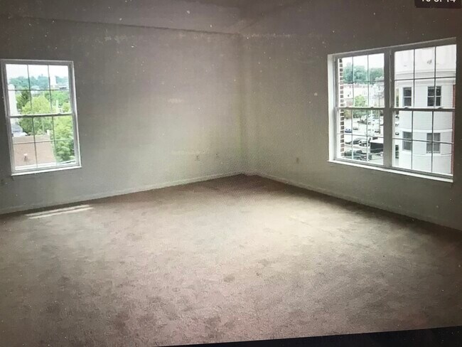 21 Central Ave, Unit 4C in Madison, NJ - Foto de edificio - Building Photo