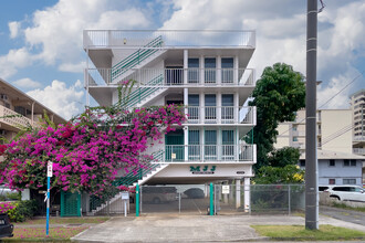 MJJ Apartments in Honolulu, HI - Building Photo - Building Photo