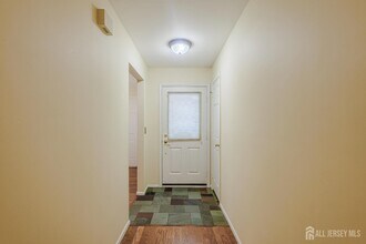 412 Hawkshead Way in Franklin Township, NJ - Building Photo - Building Photo