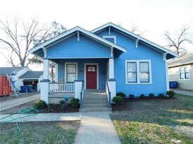 210 E 6th St in Dallas, TX - Building Photo