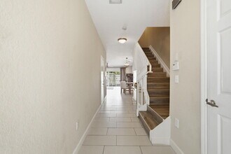 710 SW 4th Ave in Fort Lauderdale, FL - Foto de edificio - Building Photo