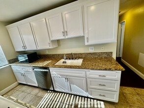 3425 E 15th St in Long Beach, CA - Building Photo - Building Photo