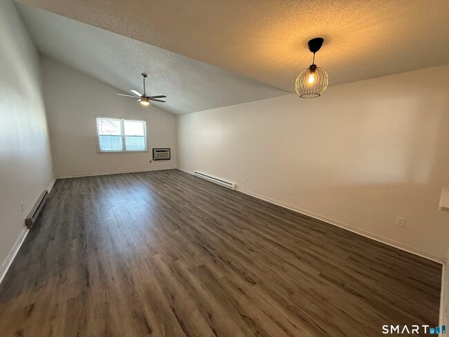 699 S Main St in Torrington, CT - Building Photo - Building Photo