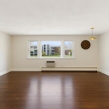 224 School St, Unit 5 in Walpole, MA - Building Photo - Building Photo