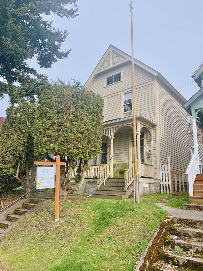 property at 1118 N Garden St