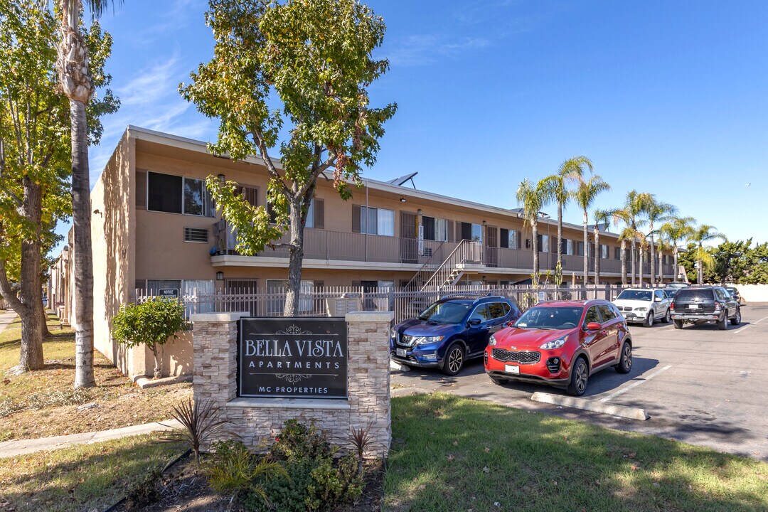 Bella Vista in El Cajon, CA - Foto de edificio