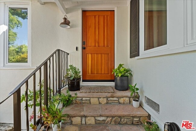 4104 Saugus Ave in Los Angeles, CA - Building Photo - Building Photo