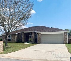 2435 Covered Bridge Ln in Pace, FL - Building Photo