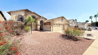 8821 W Cavalier Dr in Glendale, AZ - Foto de edificio - Building Photo