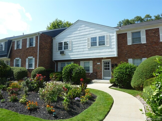 property at 133 Doxbury Ln