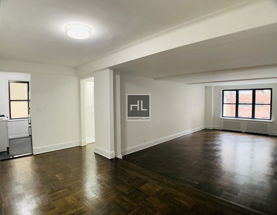 EAST 38 STREET in New York, NY - Building Photo