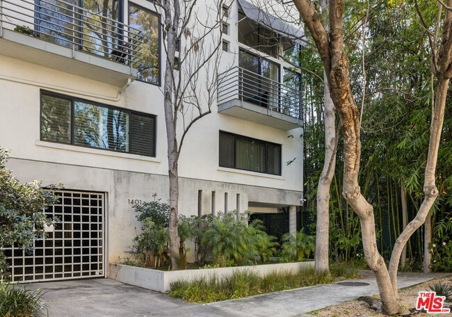 1401 Camden Ave in Los Angeles, CA - Foto de edificio - Building Photo
