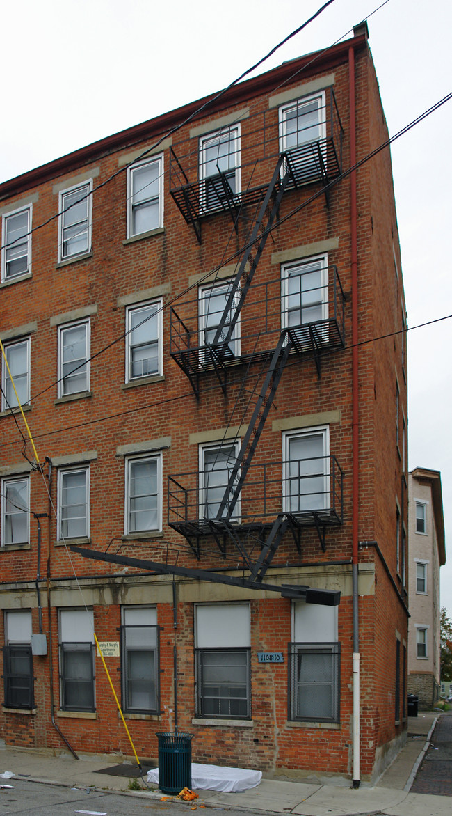 Broadway Square in Cincinnati, OH - Foto de edificio - Primary Photo
