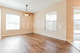 318 Country Vineyard Dr in Valrico, FL - Building Photo - Building Photo